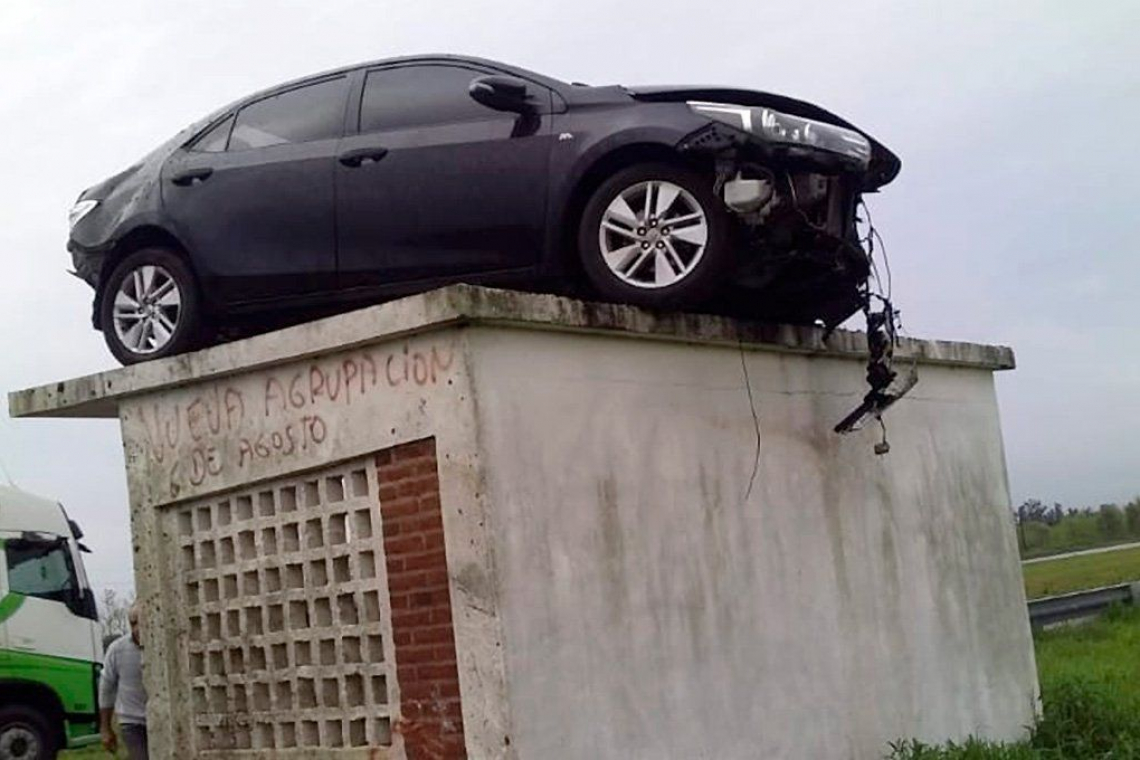 Entre Ríos: se despistó y terminó &quot;estacionado&quot; sobre una garita 