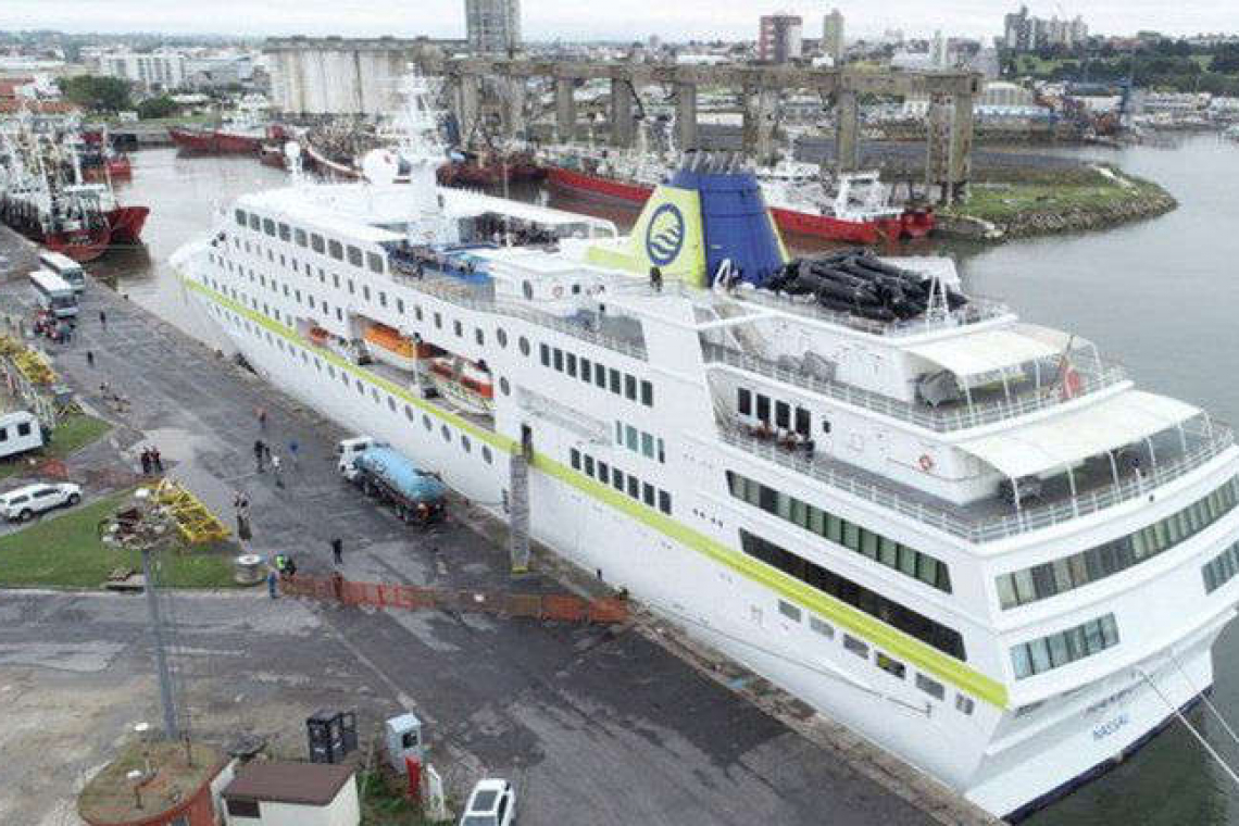 Crucero Hamburg: confusión y desmentidas oficiales sobre el buque que llegó de Cabo Verde