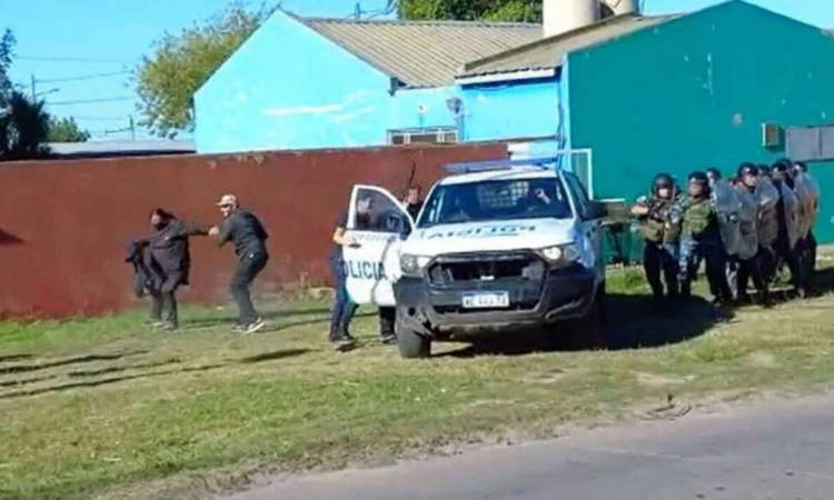 Tucumán: un grupo de vecinos atrapó, linchó y le amputó 2 dedos a un ladrón de 18 años