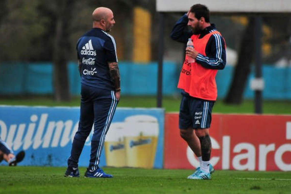  En pleno partido contra Messi, Sampaoli explotó: &quot;¡Tiene miedo!&quot; 