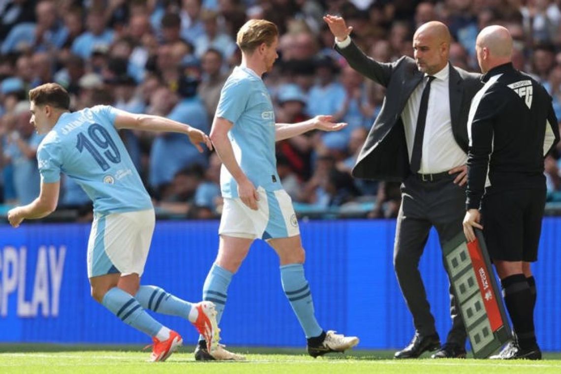 ¿Ya no lo quiere? Pep Guardiola hace diferencia entre Julián Álvarez y Kevin De Bruyne