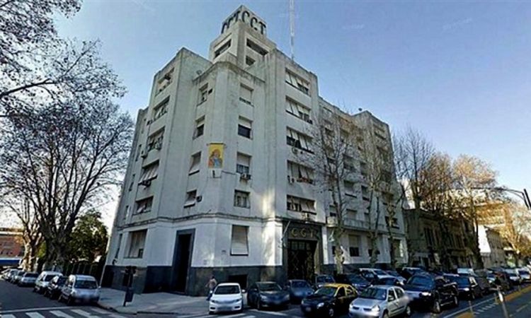 EL MOVIMIENTO OBRERO EN LA ENCRUCIJADA POLÍTICA