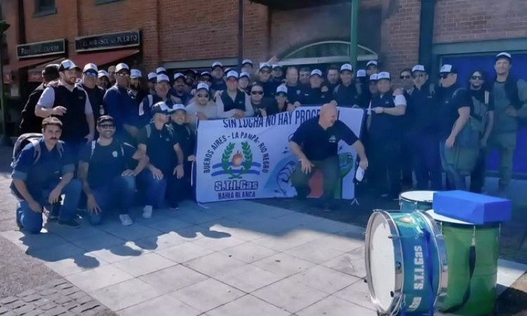Movilización de trabajadores de STIGAS en el momento que se debate la Concesión de CAMUZZI 
