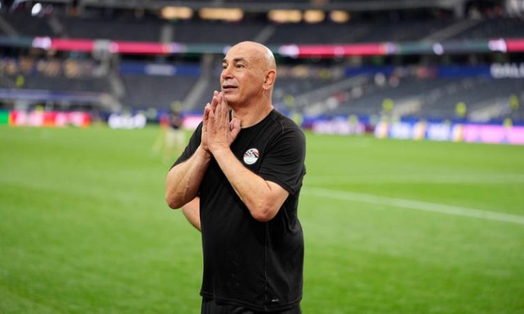 Técnico de Egipto ondeó bandera palestina tras ganar un partido del Mundial