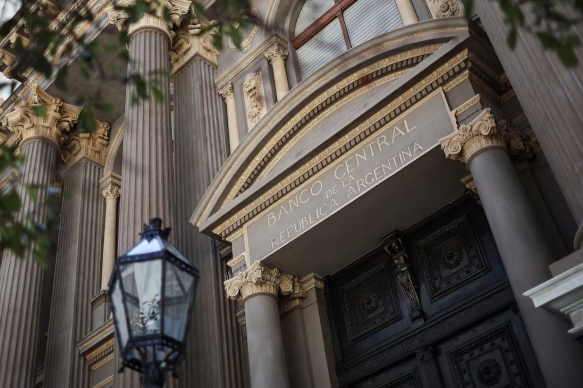 Los analistas que releva el BCRA estiman que la inflación de junio será de un 2% y cerrará el año en un 30%