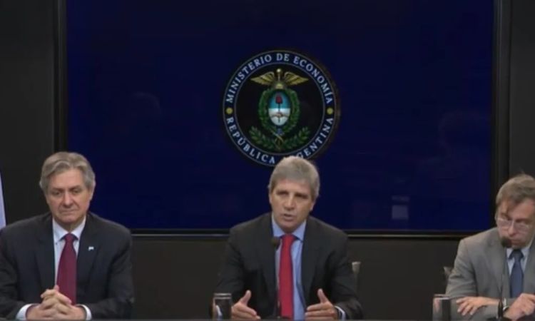 Caputo presentó su plan para pagar la deuda
